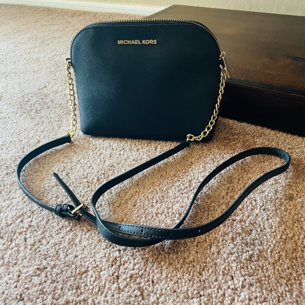 COPY - Michael Kors crossbody bag. Black/Gold.